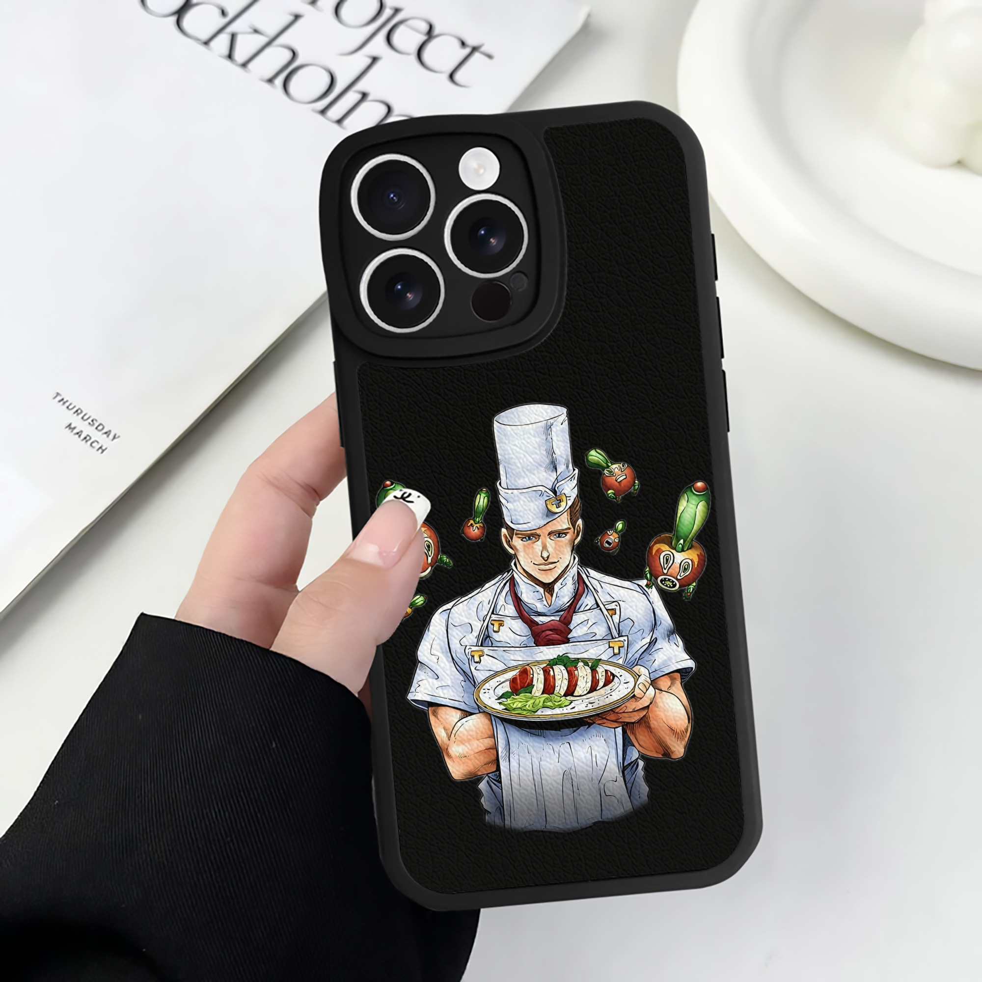 （画像用） ジョジョの奇妙な冒険 Tonio Trussardi JoJo's Bizarre Adventure トニオ?トラッサルディ 【iPhone 16シリーズ対応】シリコンスマホケース（レザー調） 材質：シリコン